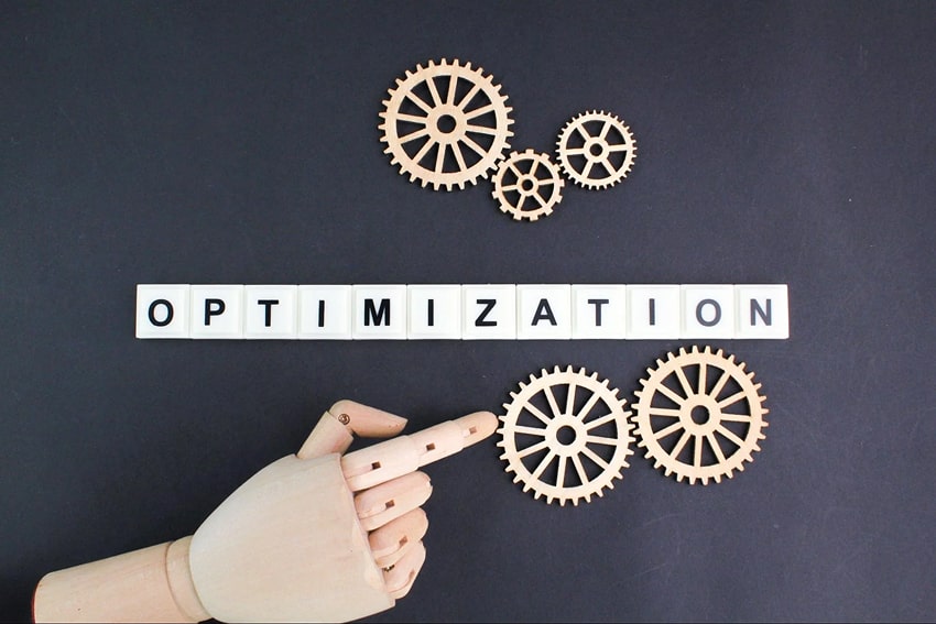 Cubes with the word 'optimization' written on it, with engines around it